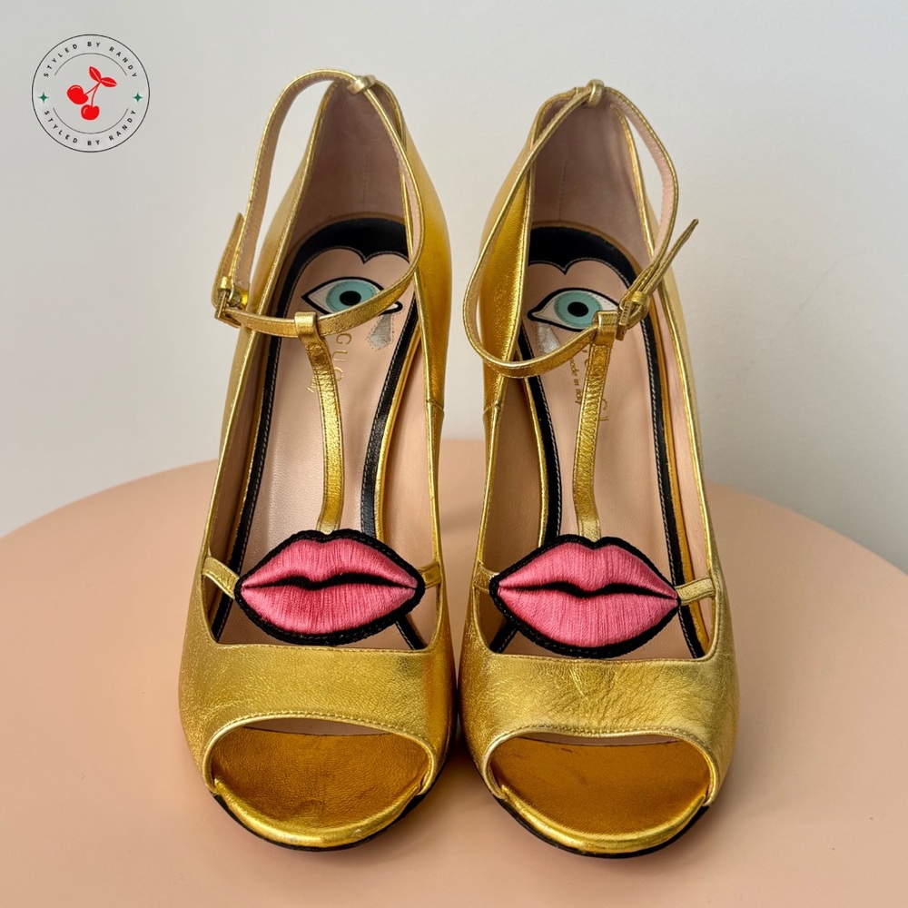 Gucci Leather Molina Lips Embroidered Heels in Gold